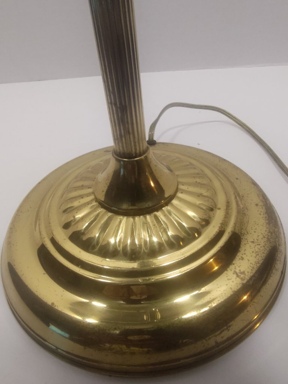 Green Glass Banker Desk Lamp Brass Tone Pull Chain Table Lamp Tested Working - Picture 11 of 12